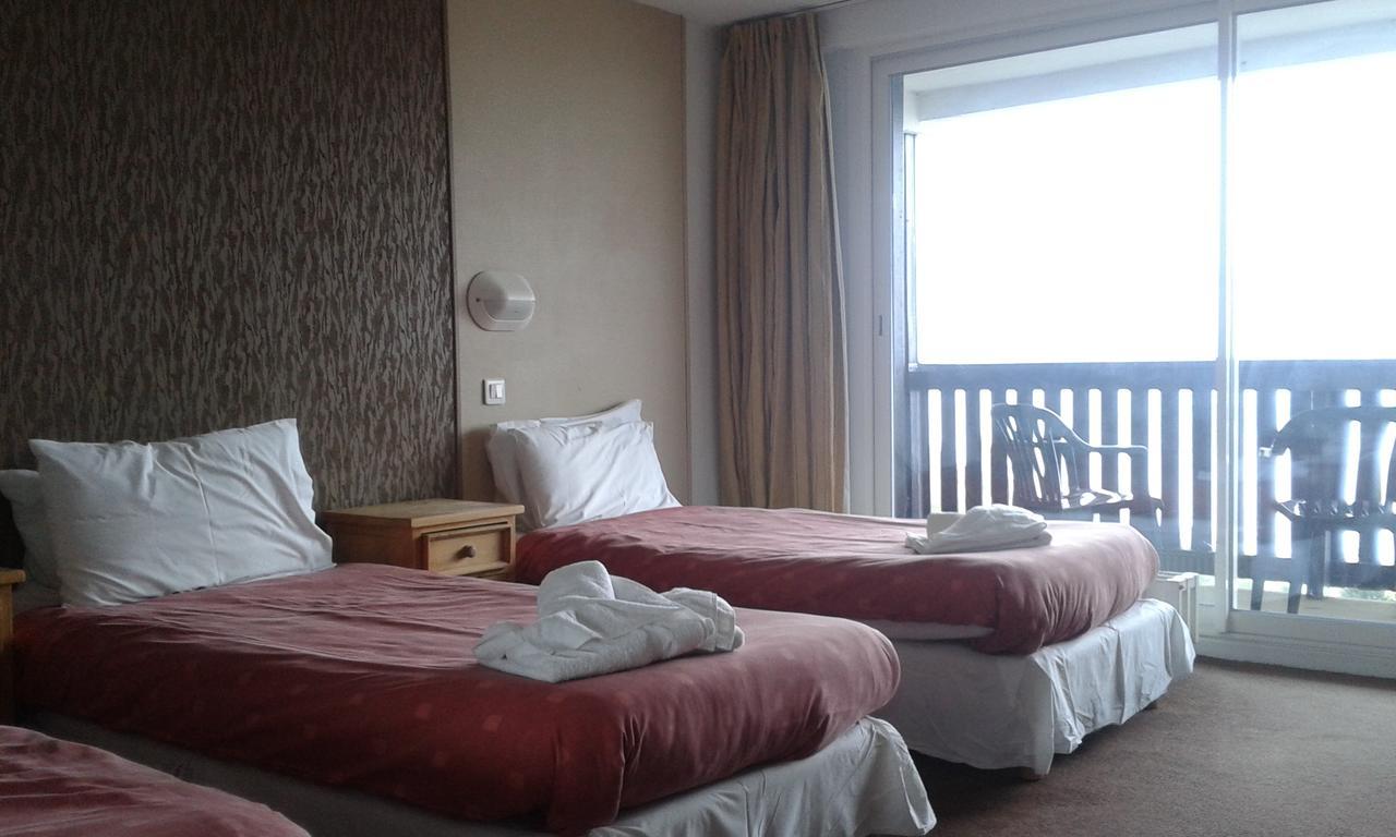 La Vallée Blanche Bikehotel Alpe dʼHuez Chambre photo
